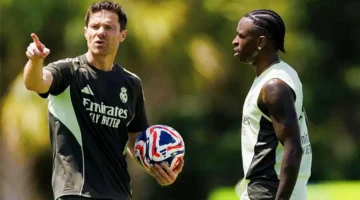 تفاعل ودود وتجاذب حديثي بين ألونسو وفينيسيوس يبرز الروح الرياضية في الملعب